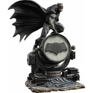 DC Comics - Batman on Batsignal Deluxe - Art Scale 1/10 kép