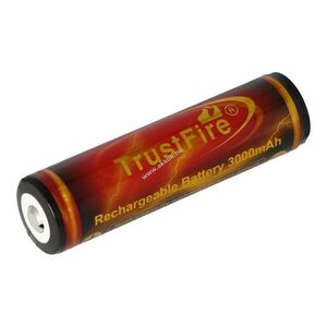 Trustfire 18650 Li-Ion akku 3.7V 3000mAh védelmi elektronikával kép