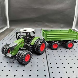 Élethű 42cm-es Farm Traktor Játékkészlet Pótkocsival kép