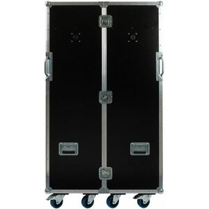 Razzor Cases Tour wardrobe kép