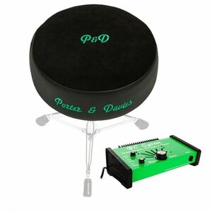 Porter & Davies Gigster with Black Velvet Round Throne kép