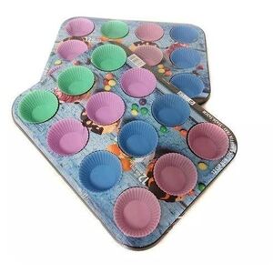 Alumínium muffinsütő forma 12 muffinhoz, mérete 35 × 27 cm, 12 papírkosárral együtt kép