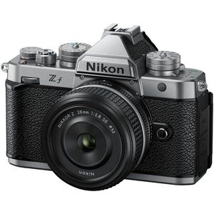 Nikon Z f Silver + Z 24–70 mm f/4 S kép