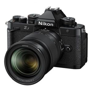 Nikon Z f Silver + Z 24–70 mm f/4 S + promo case kép