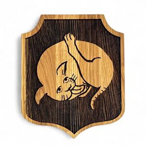 Kingdom Come: Deliverance 2 - Kočka z hospody - velký dřevěný štít na stěnu (32 x 39 cm) kép