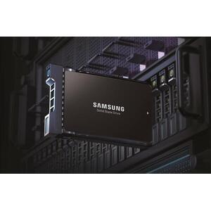 PM983a 2.5 7.68TB U.2 (MZQLB7T6HALA-00W07) kép