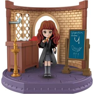 Harry Potter Varázslatok osztályterme Hermione figurával kép